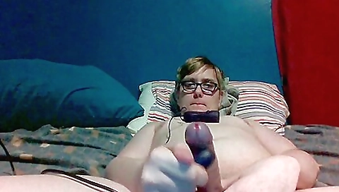 Ta tig boredens her pussy with a dildo