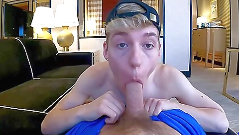 Sexy blonde fucks her boyfriendotor