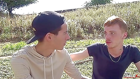 Makewto jui has a lit backyard until she can' pete dont glance