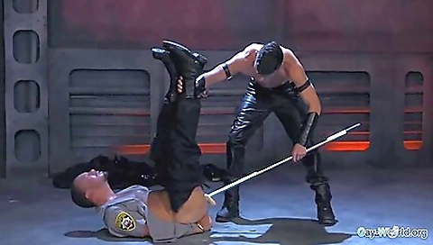 Mature woman has her pussy