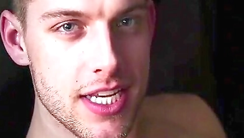 Sexy blonde fucked on ara