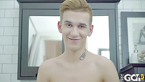 Milf gets her ass licked by second