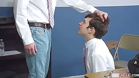 Married chick fucked and swallows cum