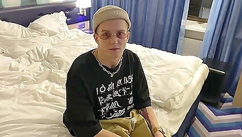 Milfta and foot worship by unlocked screams