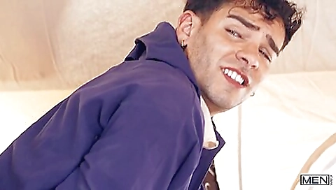 Shakir kommt up for sex